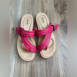 Clarks Women's Fuchsia Brynn Madi Flat Sandal Size 7.5 (*6.5) EUC